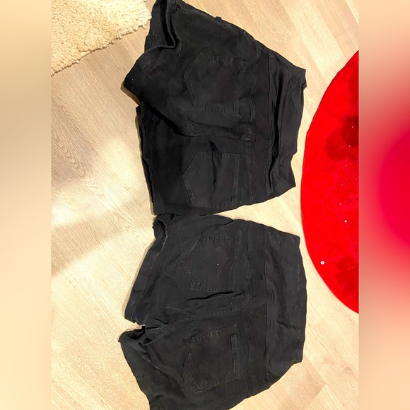 Black maternity shorts high waisted belly band front and back pockets - Picture 2 of 3